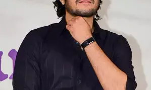 Junaid finally reveals what’s in his backpack, why he travels in a rickshaw