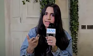 Singer Nikhita Gandhi reveals which Bollywood actress suits her voice best