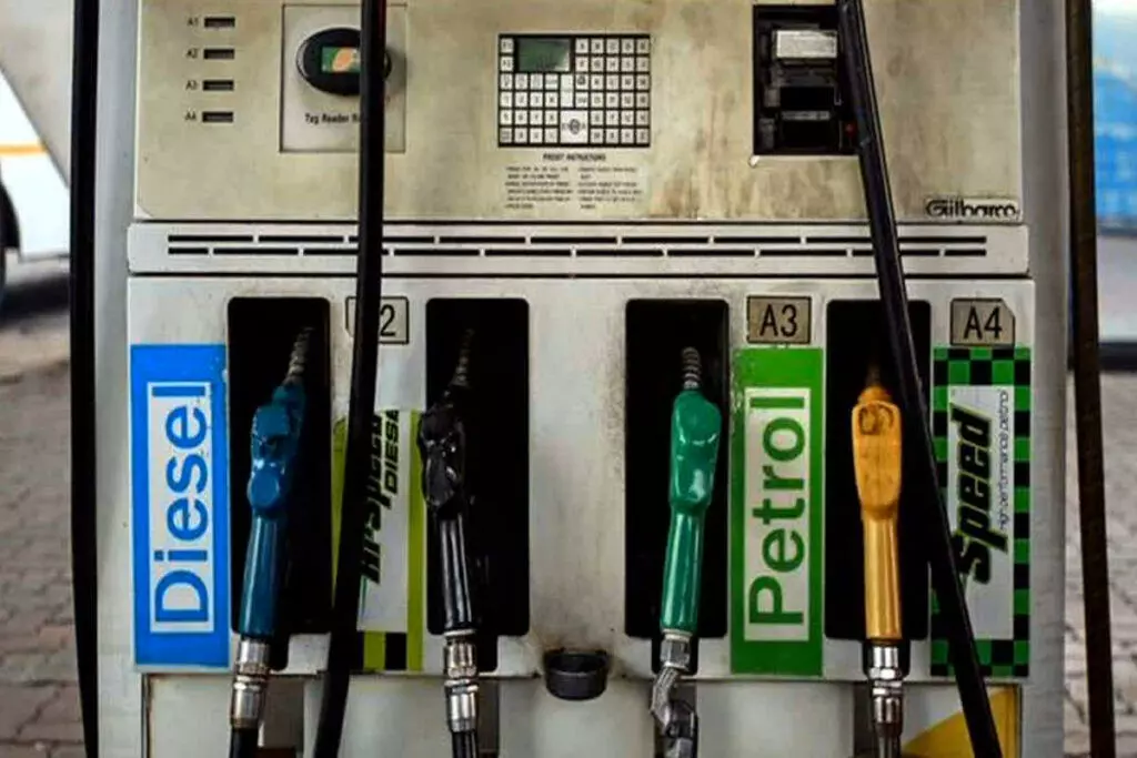 Petrol-diesel price today: No change in fuel price, check the rates on February 12 Petrol-diesel price today: No change in fuel price, check the rates on February 12