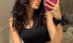 Janhvi Kapoor asks Khushi to keep her shorts back in cupboard