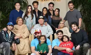 Salman Khan wishes everyone on Valentine’s Day with a wholesome family pic