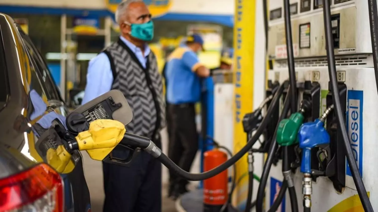 Petrol and diesel prices: Let’s know the updated fuel rates on February 15 Petrol and diesel prices: Let’s know the updated fuel rates on February 15