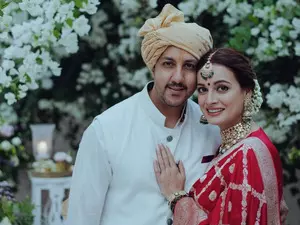 Dia Mirza says ‘love being your lawfully wedded wife’ to Vaibhav Rekhi on wedding anniversary Dia Mirza says ‘love being your lawfully wedded wife’ to Vaibhav Rekhi on wedding anniversary