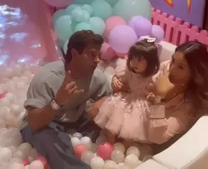 Bipasha Basu and family celebrates with Shilpa Shetty on special occasion