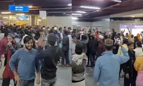 DMRC responds to viral video of passengers jumping over exit gates at Jama Masjid metro station