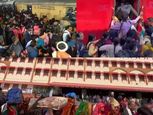 Crowded railway stations across nation amid Maha Kumbh rush; authorities struggle with devotees influx