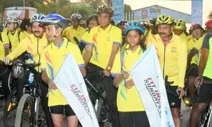 Union Minister Mansukh Mandaviya leads cycling event at Gateway of India