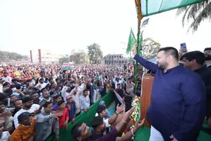 Tejashwi Yadavs old model car jibe at Nitish Kumar