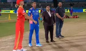 WPL 2025: Kamalini, Parunika debut as MI elect to bowl against GG