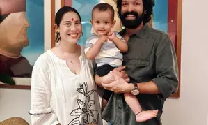 Vikrant Massey celebrates wedding anniversary with heartwarming family pic