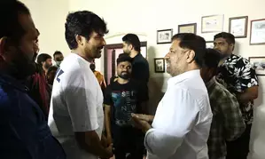 Sivakarthikeyan visits Soori’s Maaman set in Trichy