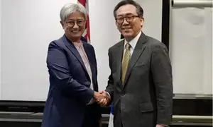 FM Cho discusses bilateral cooperation with British, Australian counterparts