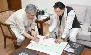 Odisha CM holds discussions with Ashwini Vaishnaw on development of railway infra