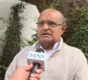 Shashi Tharoor unhappy with Congress leadership, claims JD-U