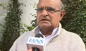 Shashi Tharoor unhappy with Congress leadership, claims JD-U