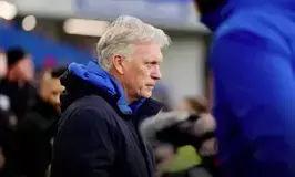 Everton are not safe from relegation yet, says Moyes ahead of clash with Man Utd