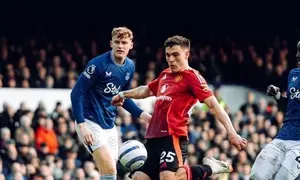 Premier League: Late comeback helps Man Utd draw 2-2 at Everton