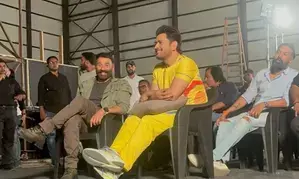 Champions Trophy: MS Dhoni enjoys Ind vs Pak match with Sunny Deol in Mumbai Champions Trophy: MS Dhoni enjoys Ind vs Pak match with Sunny Deol in Mumbai