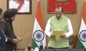 Arvinder Singh Lovely takes oath as pro-tem Speaker of Delhi Assembly