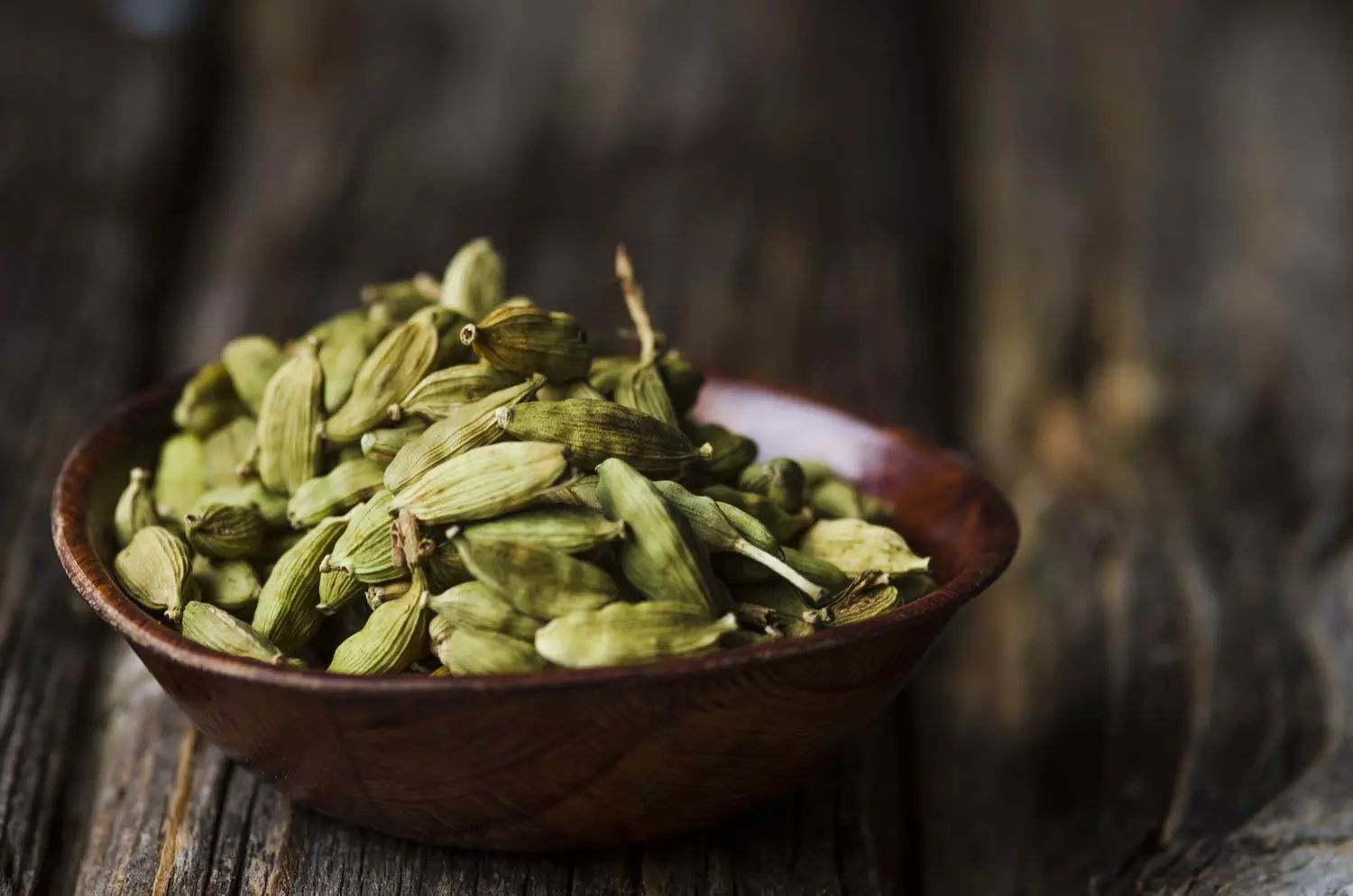 Secret to good health: Unique benefits of chewing cardamom every night before sleeping Secret to good health: Unique benefits of chewing cardamom every night before sleeping