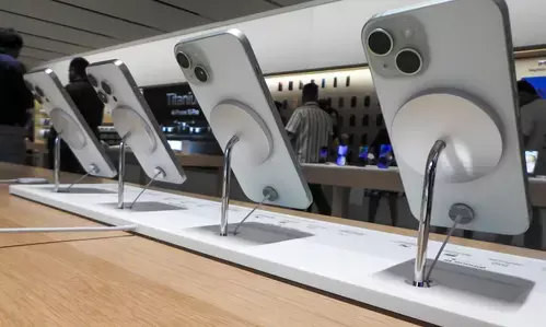 Global refurbished smartphone sales grow 5 pc, Apple strengthens leadership