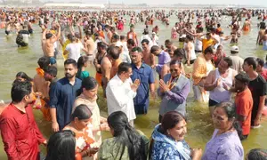 Odisha Governor Hari Babu Kambhampati takes holy dip at Triveni Sangam