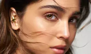 Sharvari gives a ‘desi’ twist to eating a croissant