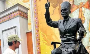 Randeep Hooda pays tribute to Veer Savarkar on 59th death anniversary Randeep Hooda pays tribute to Veer Savarkar on 59th death anniversary