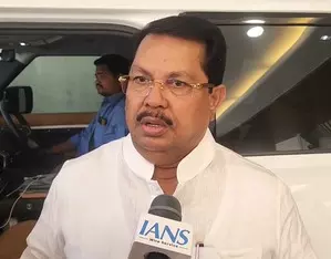 Congress slams Maha govt over Pune bus rape case, criticises law and order breakdown Congress slams Maha govt over Pune bus rape case, criticises law and order breakdown