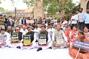 Congress stages ‘mock Assembly’ outside Vidha Sabha amid deadlock Congress stages ‘mock Assembly’ outside Vidha Sabha amid deadlock