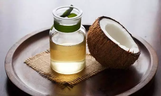 Coconut oil: From moisturizing to anti-aging, know its amazing benefits Coconut oil: From moisturizing to anti-aging, know its amazing benefits