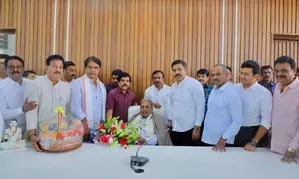 Ktaka BJP legislators meet Siddaramaiah, demand metro fare reduction