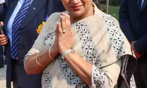 CM Gupta reverses AAP govts stand, agrees to sign MoU with Centre for health centres