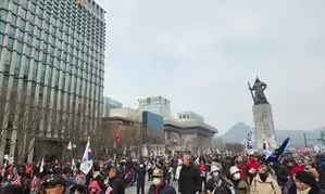 South Korea: Large-scale rallies for, against Yoons impeachment take place in Seoul South Korea: Large-scale rallies for, against Yoons impeachment take place in Seoul