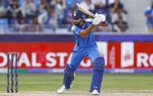 Champions Trophy: Shastri presents Fielder of the match medal to Iyer in SF win over Aus Champions Trophy: Shastri presents Fielder of the match medal to Iyer in SF win over Aus