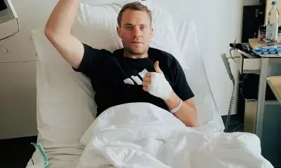 Bayerns Manuel Neuer out for foreseeable future with calf injury