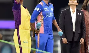 WPL 2025: Parunika comes in as Mumbai Indians opt to bowl vs UP Warriorz