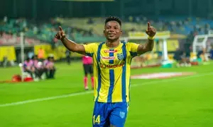 ISL 2024-25 Mumbai City miss opportunity to seal playoffs, suffer 0-1 defeat against Kerala ISL 2024-25 Mumbai City miss opportunity to seal playoffs, suffer 0-1 defeat against Kerala