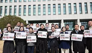 South Korean parties clash over courts ruling to release Yoon South Korean parties clash over courts ruling to release Yoon