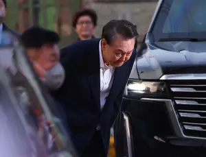 Supporters cheer at impeached South Korean President Yoons release from jail