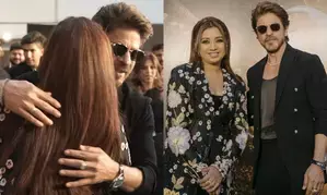 SRK gives a warm hug to Shreya Ghoshal, singer calls it highlight of a lifetime SRK gives a warm hug to Shreya Ghoshal, singer calls it highlight of a lifetime
