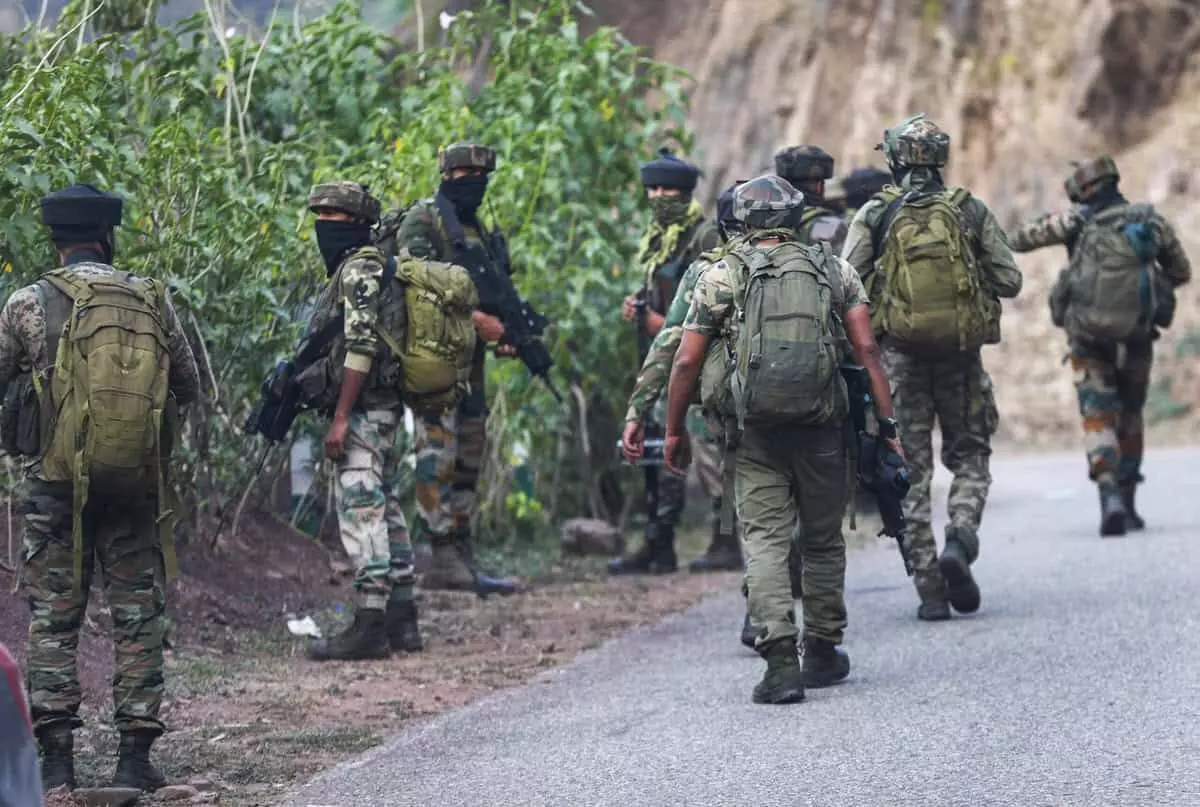 Jammu and Kashmir: Gunfights erupt between security forces and terrorists in Kishtwar and Udhampur forests Jammu and Kashmir: Gunfights erupt between security forces and terrorists in Kishtwar and Udhampur forests
