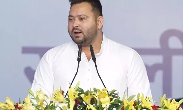 Tejashwi Yadav visits Delhi for crucial Mahagathbandhan talks Tejashwi Yadav visits Delhi for crucial Mahagathbandhan talks