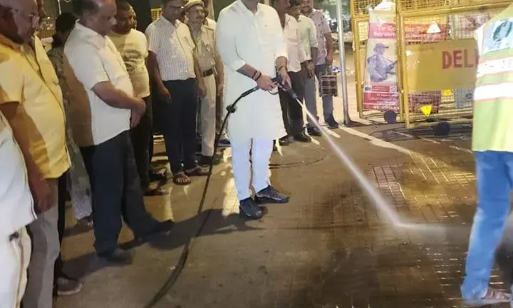 NDMC Launches Extensive Deep Wet Cleaning Drive in Janpath Market Under PMs Vision