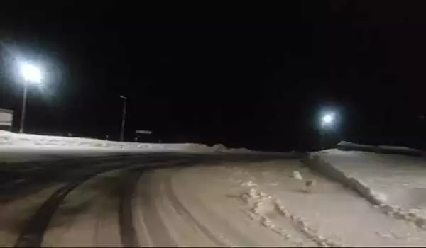 Heavy Rain and Snowfall Disrupt Life Across Himachal Pradesh, Several Roads Blocked Heavy Rain and Snowfall Disrupt Life Across Himachal Pradesh, Several Roads Blocked