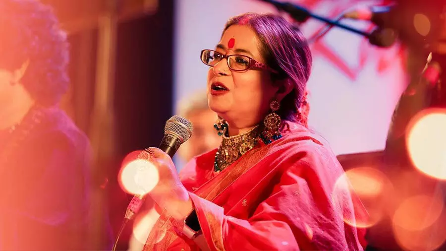 Singer Rekha Bhardwaj Halts Concert After Fireworks Interrupt Performance Singer Rekha Bhardwaj Halts Concert After Fireworks Interrupt Performance