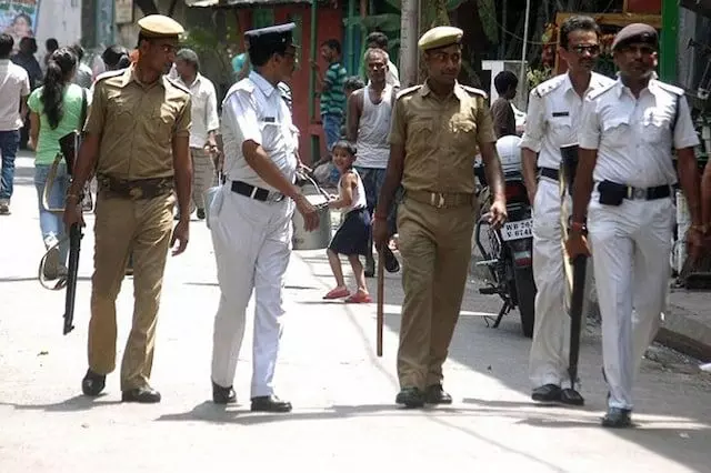Kolkata Crime : Womans Body Found in Trolley Bag on Kolkata Outskirts Kolkata Crime : Womans Body Found in Trolley Bag on Kolkata Outskirts