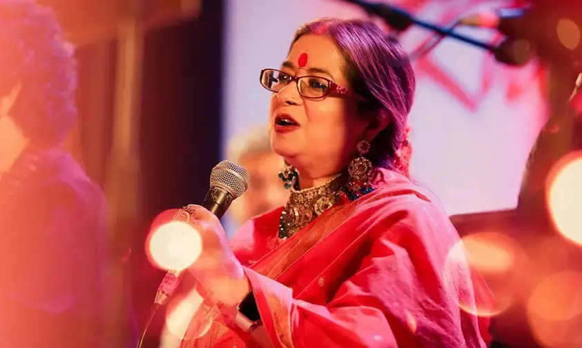 Singer Rekha Bhardwaj Halts Concert After Fireworks Interrupt Performance Singer Rekha Bhardwaj Halts Concert After Fireworks Interrupt Performance