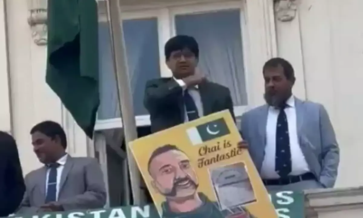 Pakistani Defense Attaché Filmed Making Throat-Slitting Gesture at Indian Protesters in London Pakistani Defense Attaché Filmed Making Throat-Slitting Gesture at Indian Protesters in London