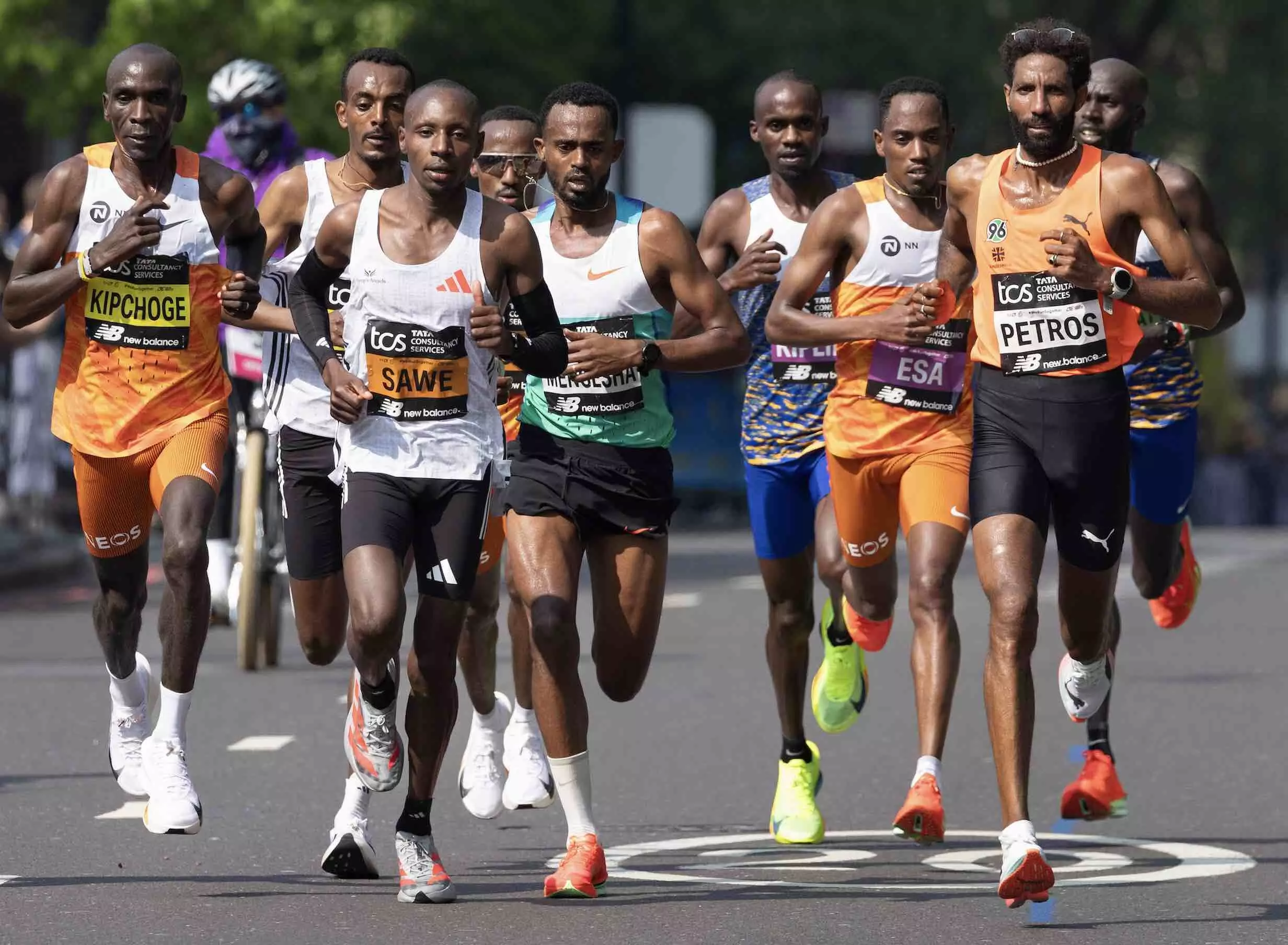 London Marathon Sets World Record with Over 55,646 Finishers Despite Hot Conditions London Marathon Sets World Record with Over 55,646 Finishers Despite Hot Conditions